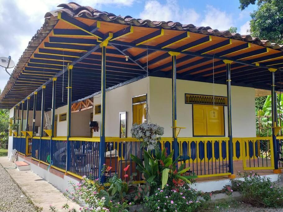 Casa Finca Villa Luz A 800 Mts Del Parque Del Cafe Montenegro Eksteriør billede