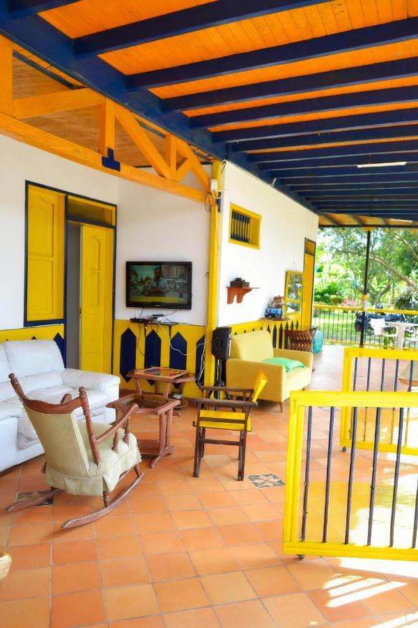 Casa Finca Villa Luz A 800 Mts Del Parque Del Cafe Montenegro Eksteriør billede