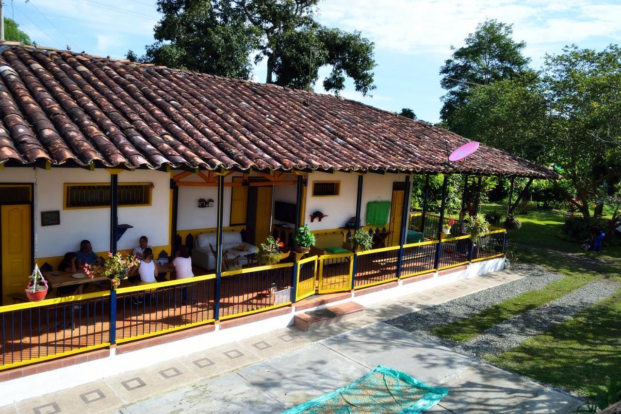 Casa Finca Villa Luz A 800 Mts Del Parque Del Cafe Montenegro Eksteriør billede